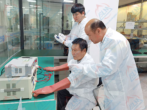 �W(xu��)�x��У��(zh��n)�DƬ