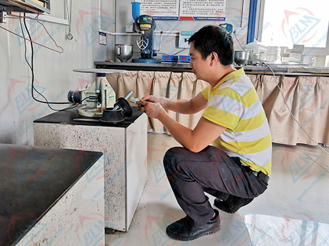 �������̃x���z���DƬ