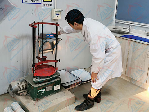 �������̃x���z���DƬ