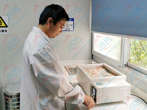 �������̃x���z���DƬ